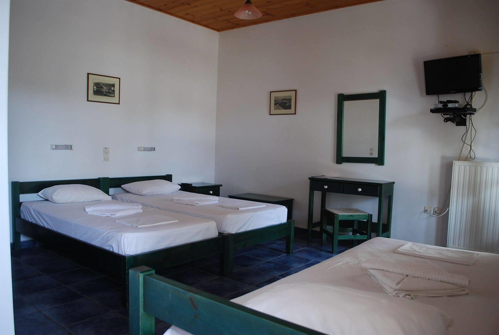 פארוס Siroco'S Rooms And Studios מראה חיצוני תמונה